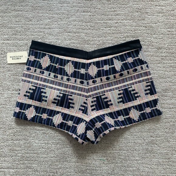 NWT Woven Tapestry Aztec Print Textured High Waist Shorts Forever 21 Medium - Picture 5 of 8